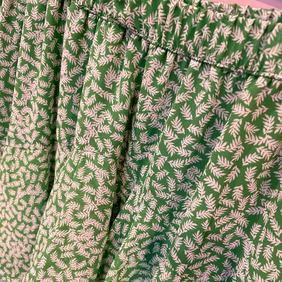Green Floral MIDI Skirt Tiered Ruffle Elastic Waist Lined Who What Wear Size 2 - Picture 3 of 5